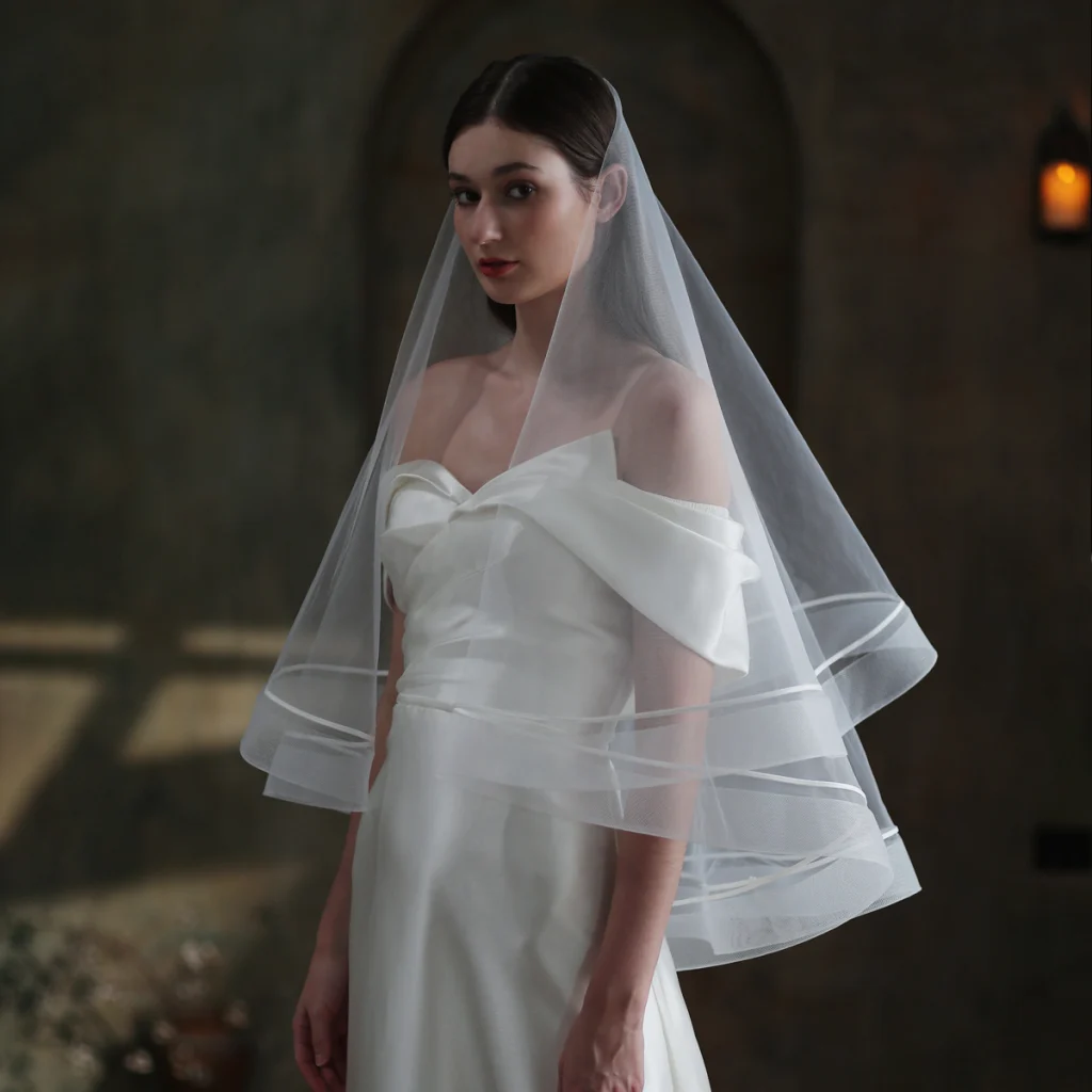 Braidani Two-Layer Bridal Veil with Elastic Net Edging, Side View