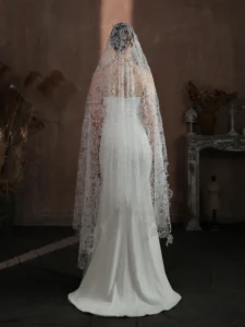 braidani-cathedral-lace-wedding-veil-back